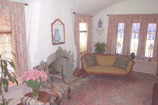 spanish-hacienda-livingroom.jpg