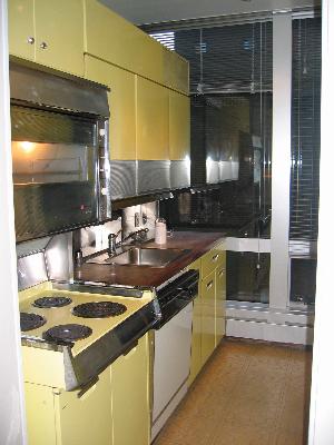 1300-n-astor-_8c-yellow-kitchen.jpg