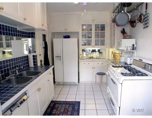 2440-n-lakeview-_5c-kitchen.jpg