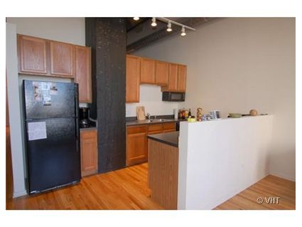 1645-w-ogden-_521-kitchen.jpg