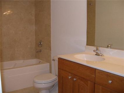 2000-s-michigan-_104-bathroom.jpg