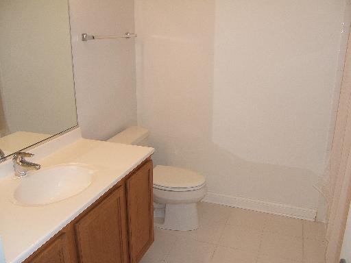 8-w-monroe-_801-bathroom.jpg