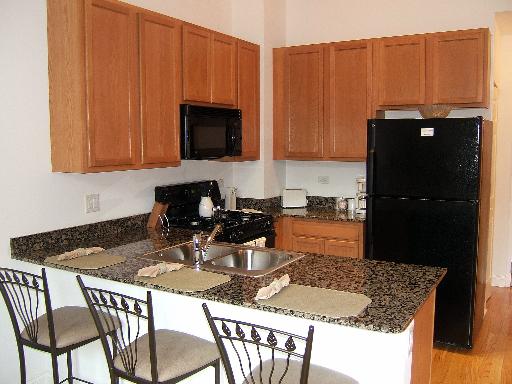 8-w-monroe-_801-kitchen.jpg