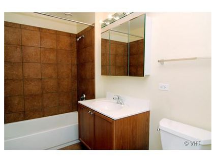330-w-grand-_1202-bathroom.jpg