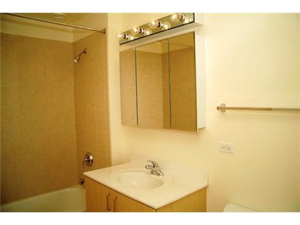 330-w-grand-_2002-bathroom.jpg
