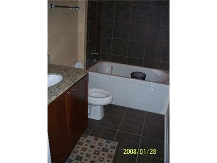 1503-s-state-_601-bathroom.jpg