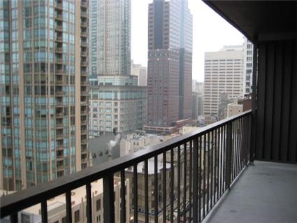 10-e-ontario-_1708-balcony.jpg