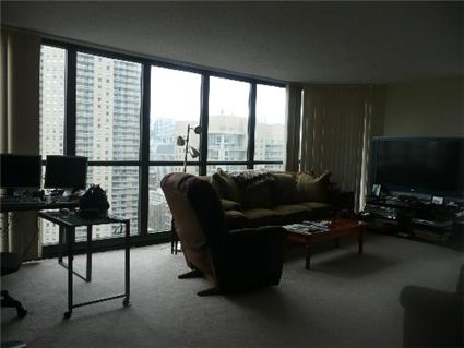 10-e-ontario-_3605-livingroom.jpg