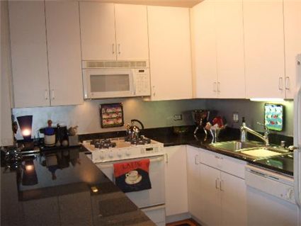 300-w-grand-_501-kitchen.jpg