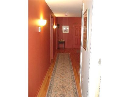 330-s-michigan-_2002-hallway.jpg