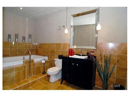 124-w-polk-_1004-bathroom.jpg