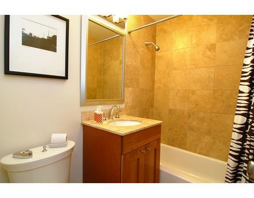 450-w-briar-_9e-bathroom.jpg