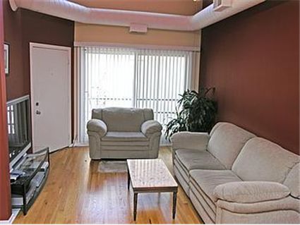 1140-w-newport-_c-livingroom.jpg