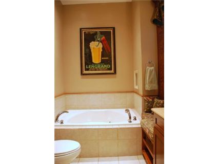1454-n-orleans-bathroom.jpg