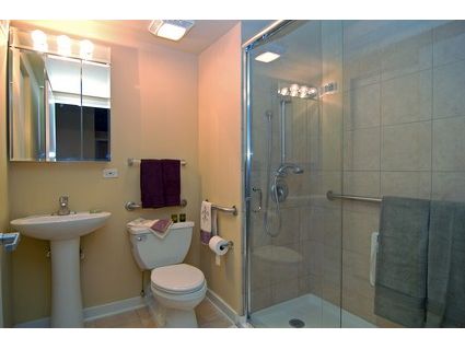 3150-n-sheffield-_610-bathroom.jpg