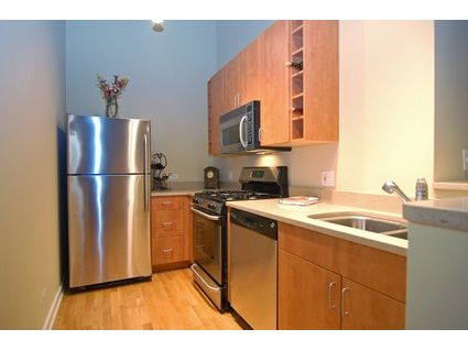 3150-n-sheffield-_610-kitchen.jpg