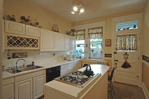 4055-n-greenview-_1s-kitchen.jpg