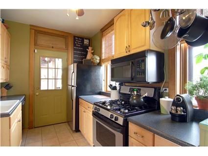 735-w-oakdale-_3-kitchen.jpg