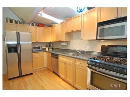 850-w-diversey-_3-kitchen.jpg