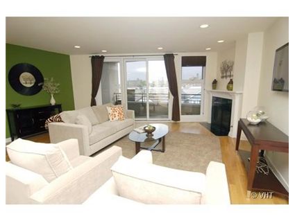 1516-w-grand-_3w-livingroom-_2.jpg