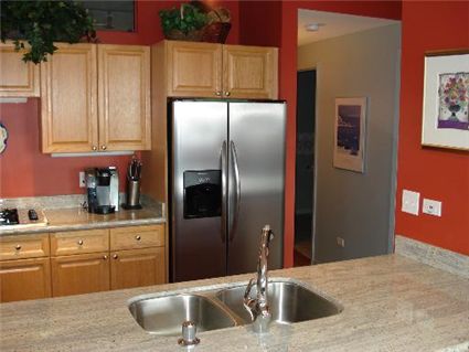 330-s-michigan-_2002-kitchen-refrigerator.jpg
