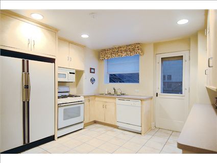 3750-n-lake-shore-drive-_15h-kitchen.jpg