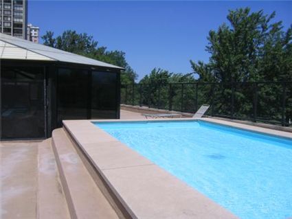 5415-n-sheridan-outdoor-pool.jpg