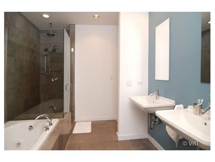 925-w-wolcott-_104-bathroom.jpg