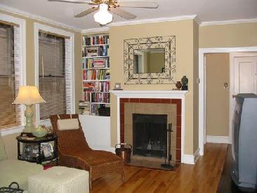 636-w-waveland-_3c-livingroom-_1.jpg