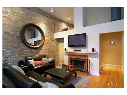 1001-w-altgeld-_1-livingroom-approved.jpg