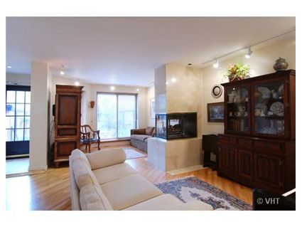 801-s-plymouth-_b-townhouse-livingroom-approved.jpg