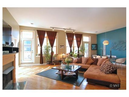 936-w-madison-_5f-living-room-_2-approved.jpg