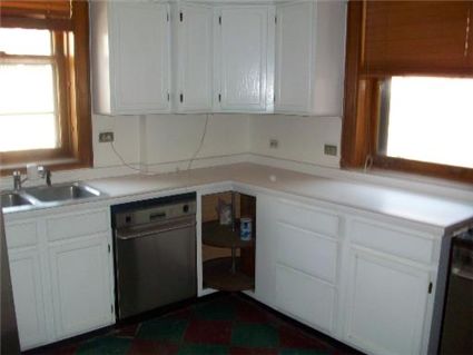 670-w-irving-park-_g8-kitchen-approved.jpg