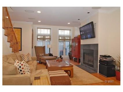 915-w-wrightwood-_1-family-room-approved.jpg