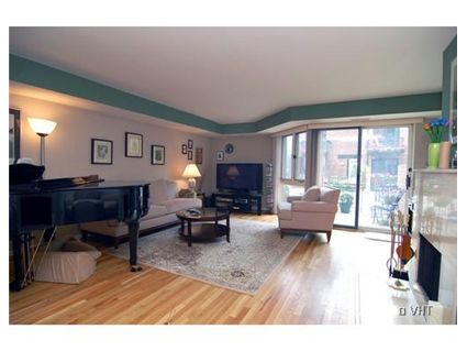 3700-n-lake-shore-drive-_111-livingroom.jpg