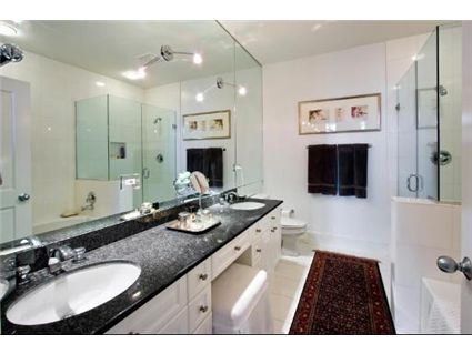 545-w-aldine-_6b-bathroom-approved.jpg