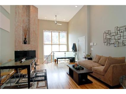 1624-w-ontario-_1w-livingroom-approved.jpg