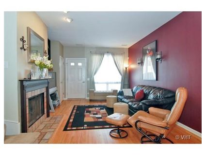 1802-w-diversey-_i-livingroom-approved.jpg