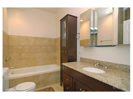 323-w-schiller-_2e-bathroom-approved.jpg