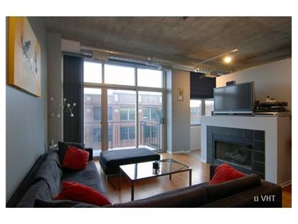 1000-w-adams-_412-living-room-approved.jpg