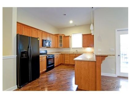 3500-w-irving-park-_1n-kitchen-approved.jpg