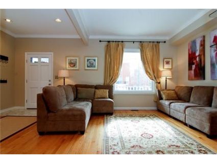 1830-w-oakdale-livingroom-approved.jpg