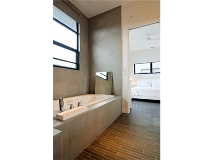 919-n-wolcott-_301-bathroom-approved.jpg