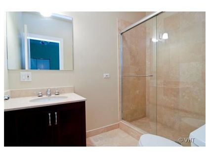 522-w-oakdale-_2w-bathroom-approved.jpg