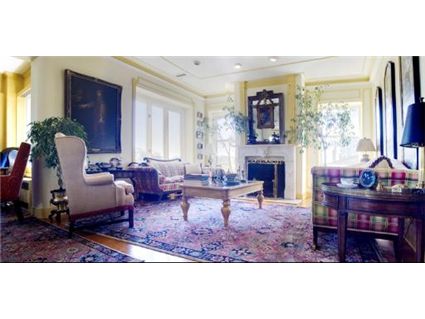 3720-n-lake-shore-drive-_3-sitting-room-approved.jpg