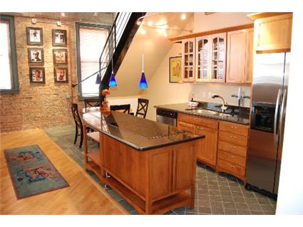 720-s-dearborn-_1006-kitchen-_2-approved.jpg