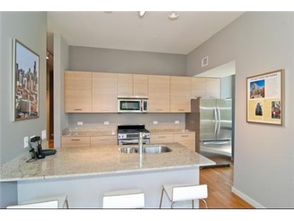910-w-huron-2-bedroom-kitchen-approved.jpg
