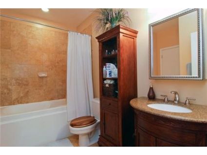1330-w-monroe-_306-bathroom-approved.jpg