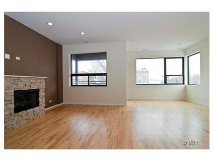 1649-w-cortland-_3-living-room-approved.jpg