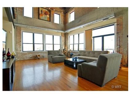 6300-s-woodlawn-_303-living-room-_1-approved.jpg